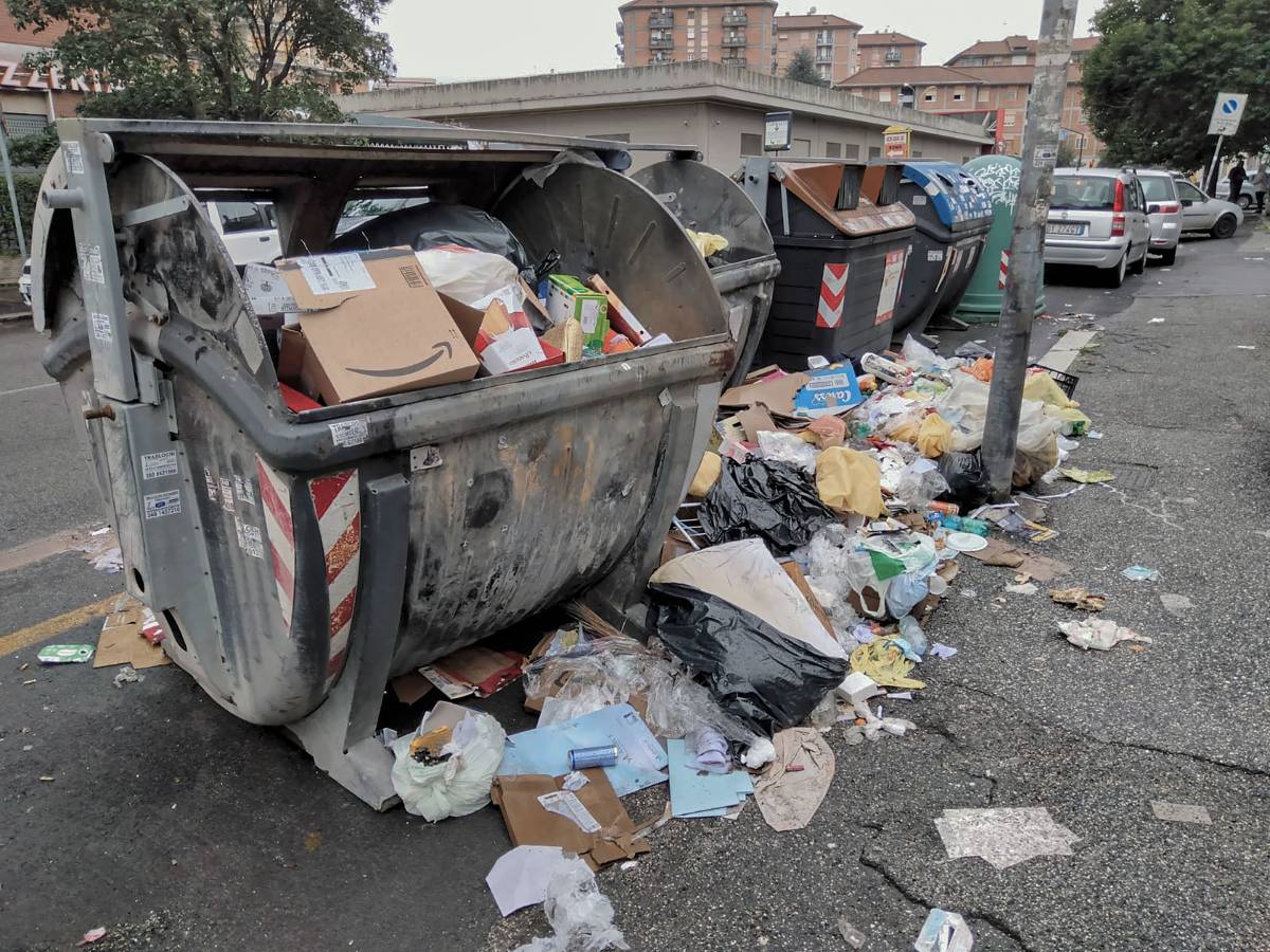 "Roma è una giungla". Anche il Vaticano a gamba tesa sull'emergenza rifiuti