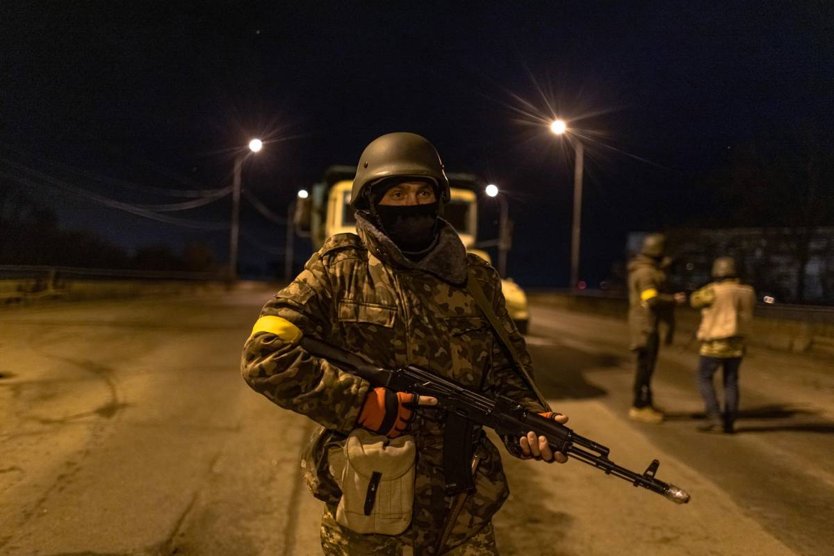 Raffica di bombardamenti nella notte: Mosca prepara l'assalto a Kiev
