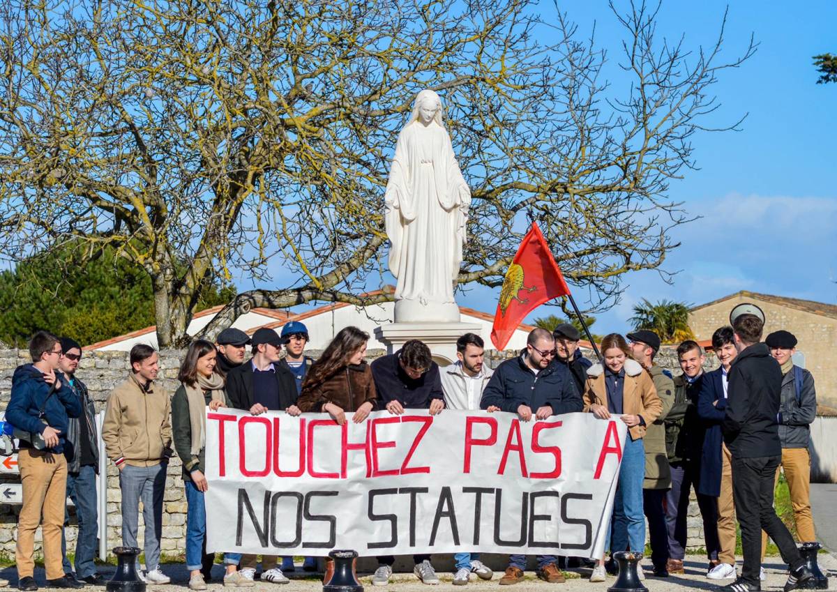 Crociata laicista in Francia: "La statua della Vergine va abbattuta"
