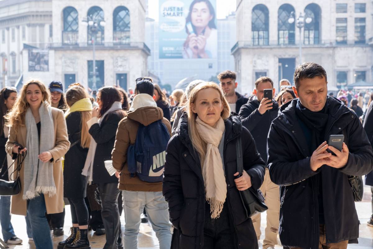 Covid, risalgono i contagiati. "Ma per ora nessun allarme"