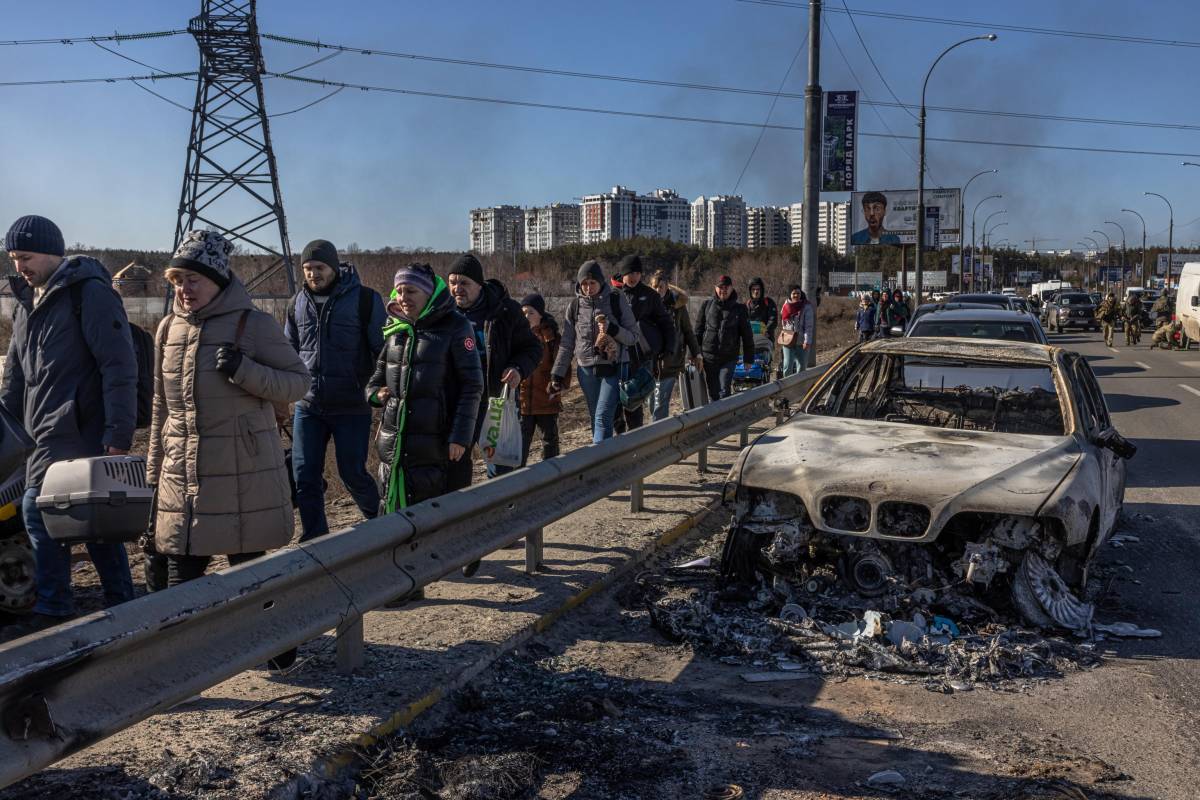 "400 italiani in Ucraina, 34 intrappolati": la guerra si sposta a Ovest