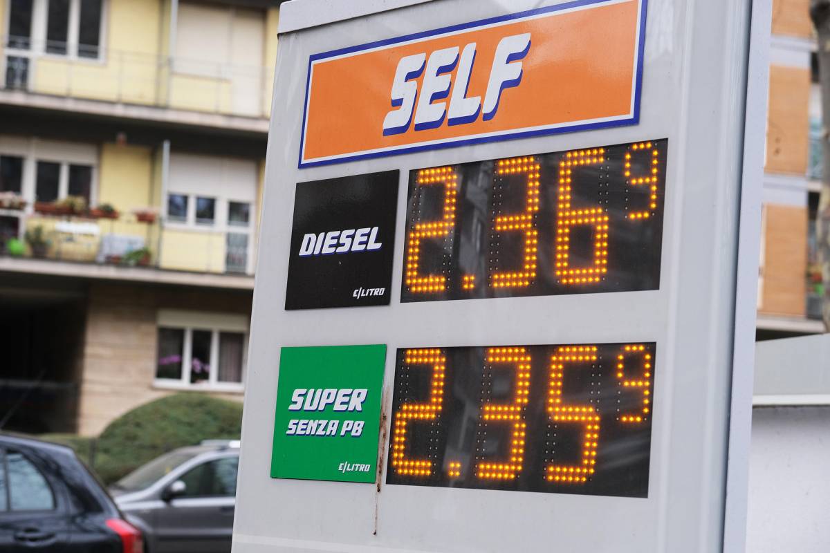 Prorogato il taglio delle accise: ecco fino a quando la benzina costerà di meno