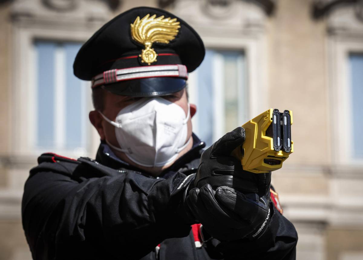 A Roma polizia e carabinieri utilizzeranno il taser