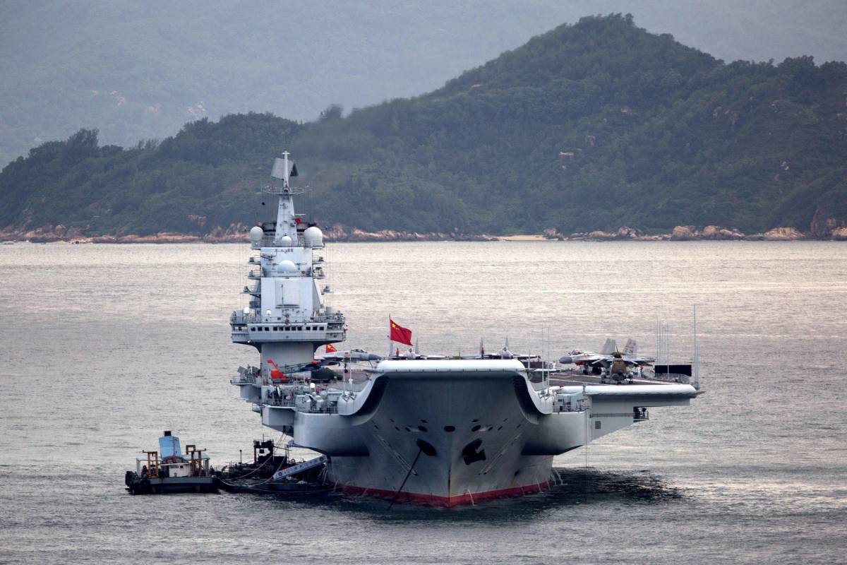 Alta tensione a Taiwan, inseguimento in mare: la portaerei "braccata"