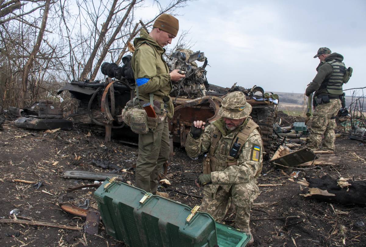 Bombardato il carcere dei miliziani dell'Azov. Accuse fra Mosca e Kiev