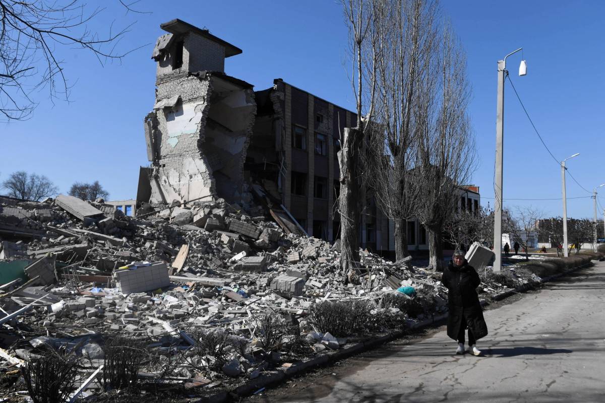 Bombe anche su Odessa. Il Donbass sotto pressione. Ma gli ucraini non mollano