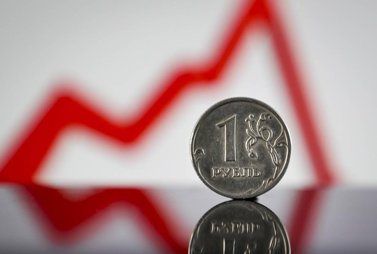 La Banca centrale russa porta i tassi al 12%. E dopo il crollo lancia il rublo digitale