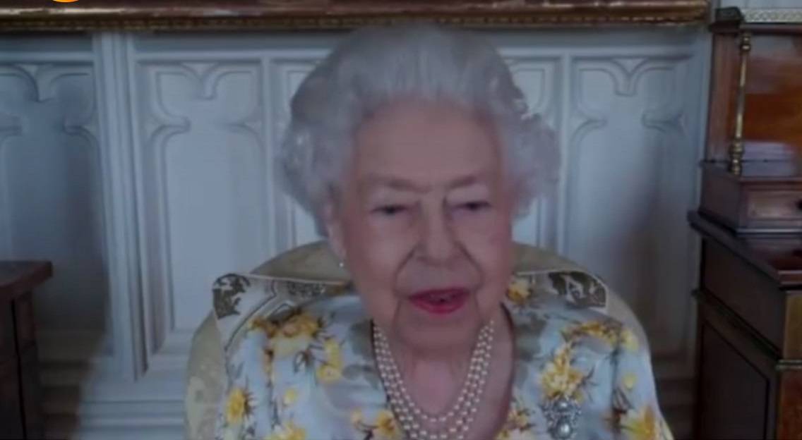 La regina Elisabetta ammette: “Il Covid ti lascia esausta” 