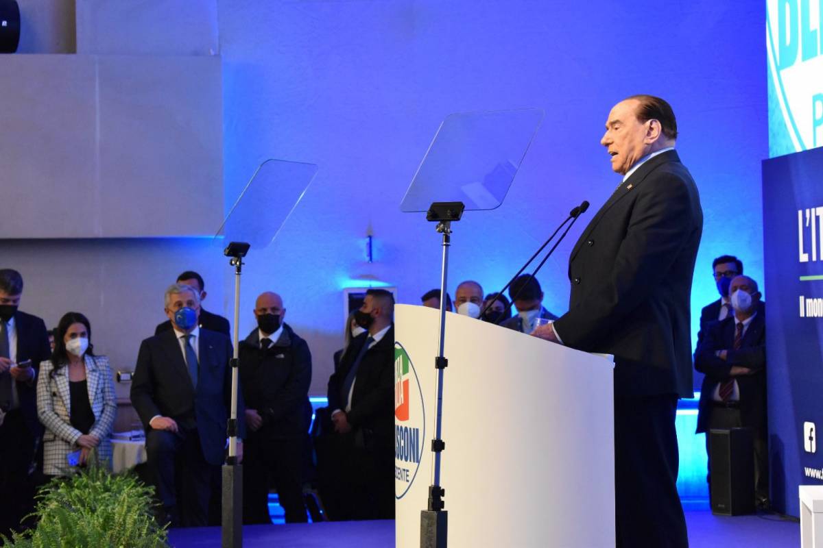 Berlusconi: "Non siamo guerrafondai. Ma non sia l'Ucraina a pagare"