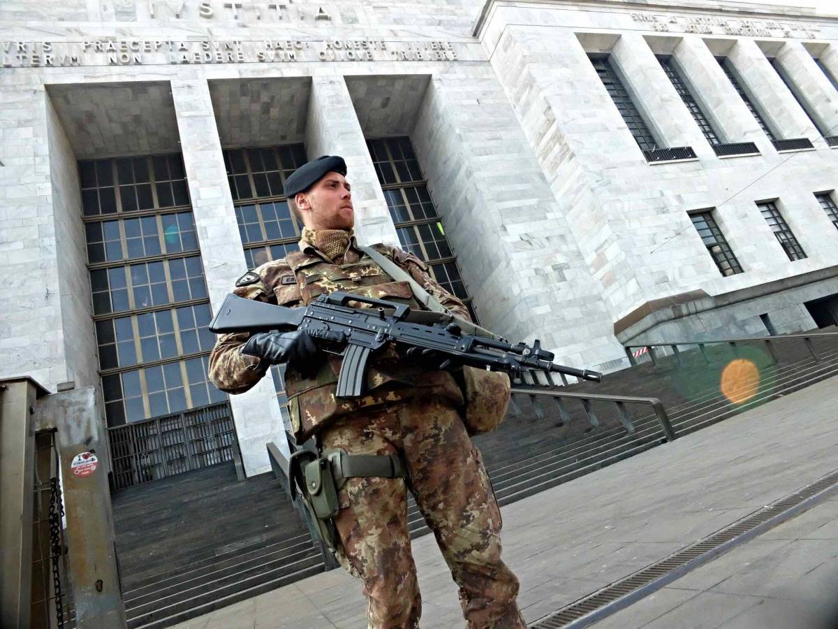 Dietrofront ai militari. E la città resta sguarnita