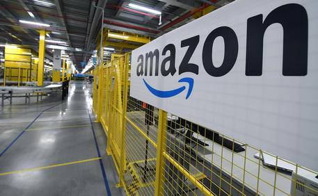 Troppo tempo in bagno, Amazon licenzia una dipendente