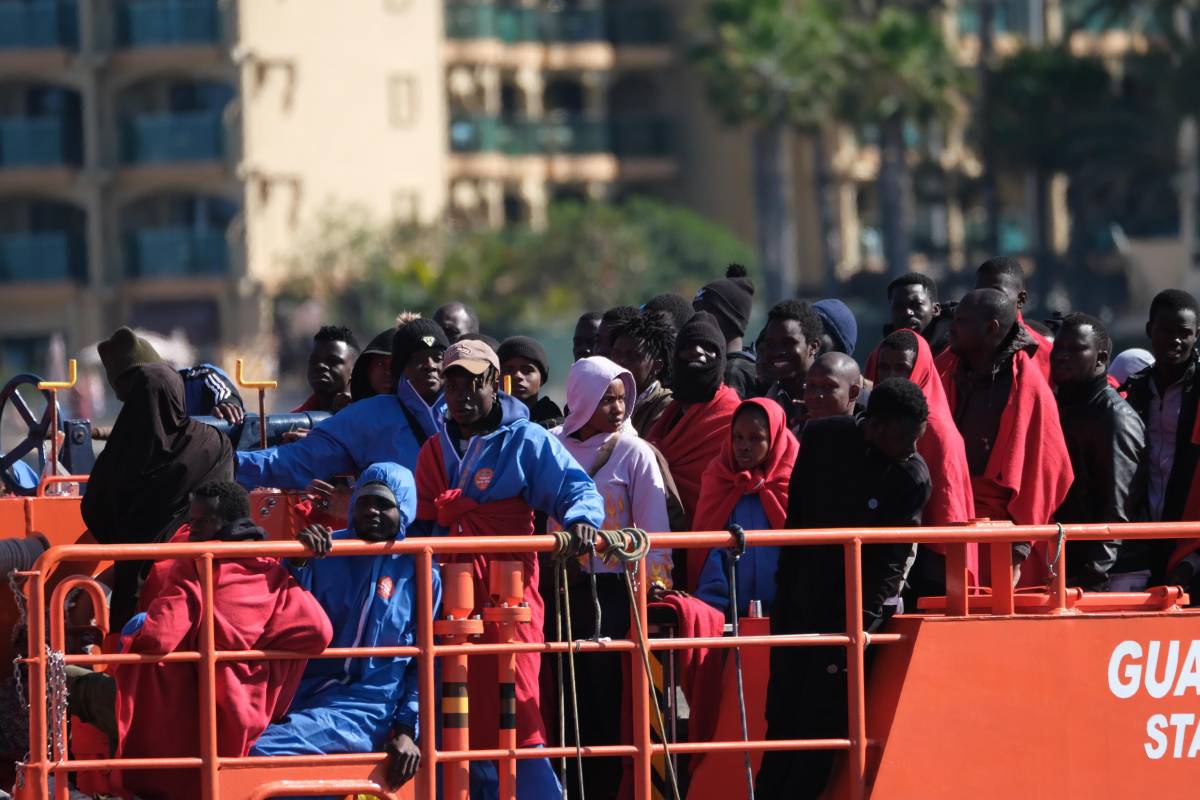 A Cagliari i migranti devastano le stanze di un albergo
