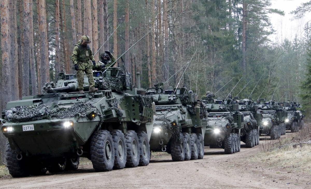 Soldati e tank ai confini: le grandi manovre Nato per proteggere l'Europa