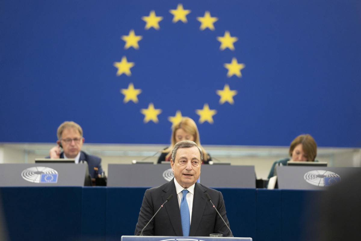 L'auspicio di Draghi e l'intesa con Macron: "Cessate il fuoco e parli la diplomazia". L'ex Bce a Strasburgo rilancia una nuova Ue