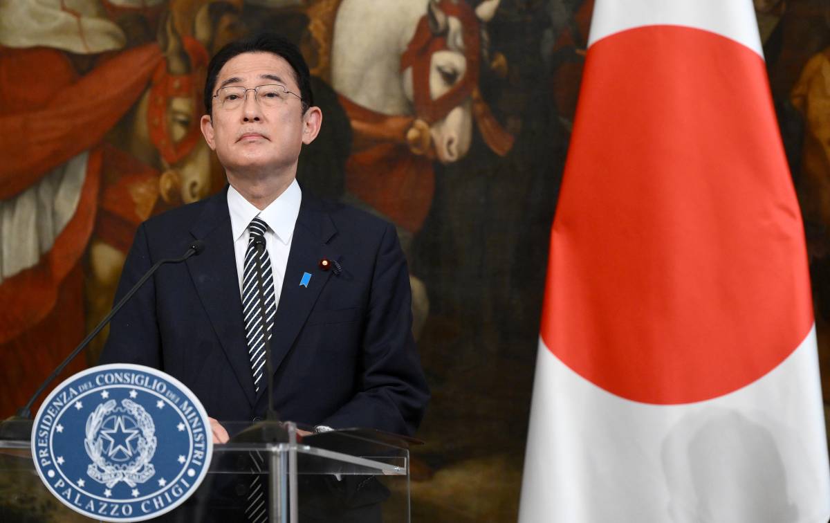 “Foto irrispettose”. Si dimette il figlio del premier giapponese Kishida