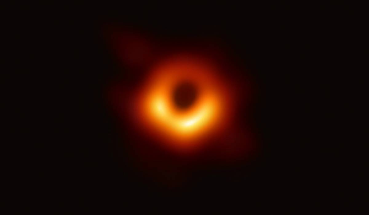 Foto di Event Horizon Telescope Collaboration