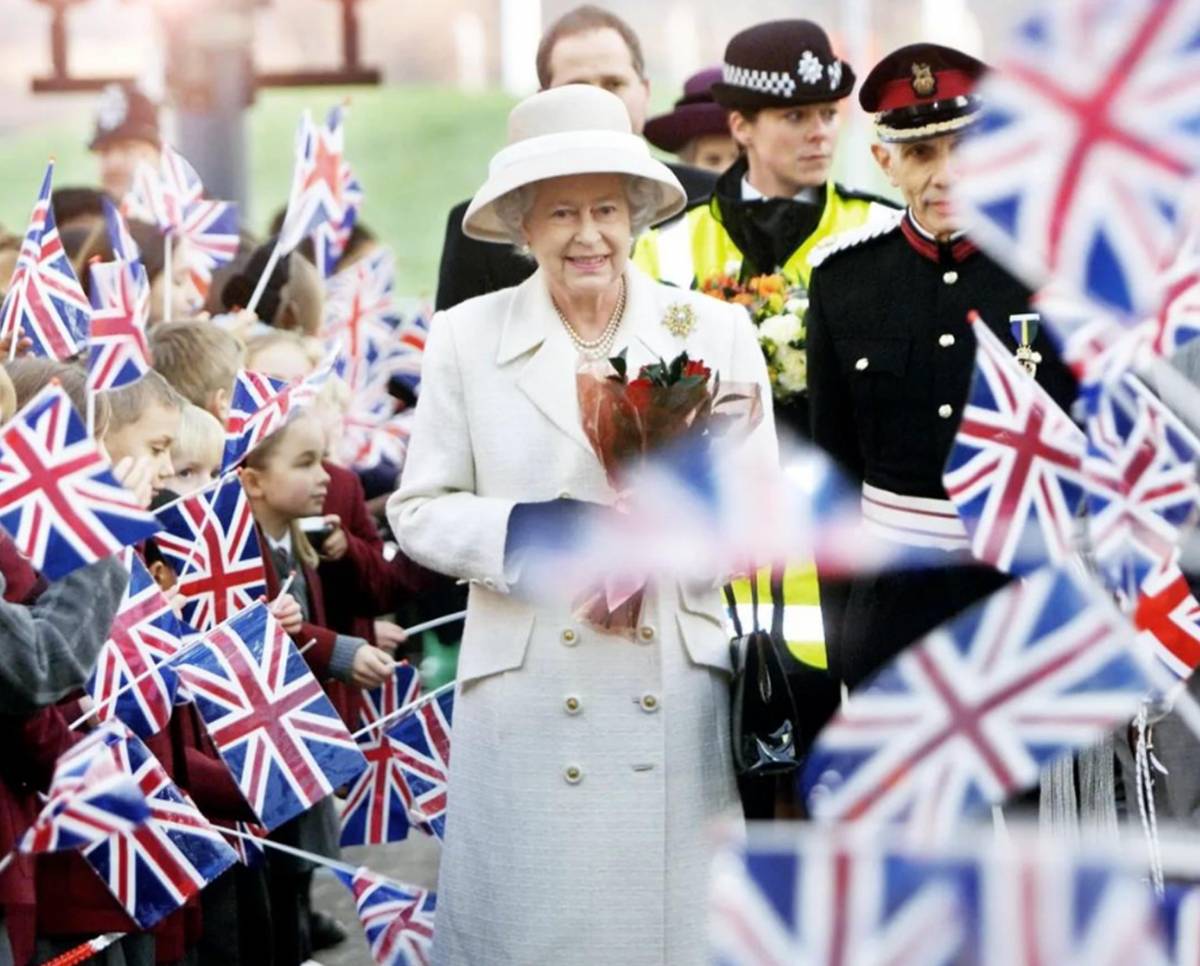 La regina Elisabetta riappare sorridente al Royal Windsor Horse Show