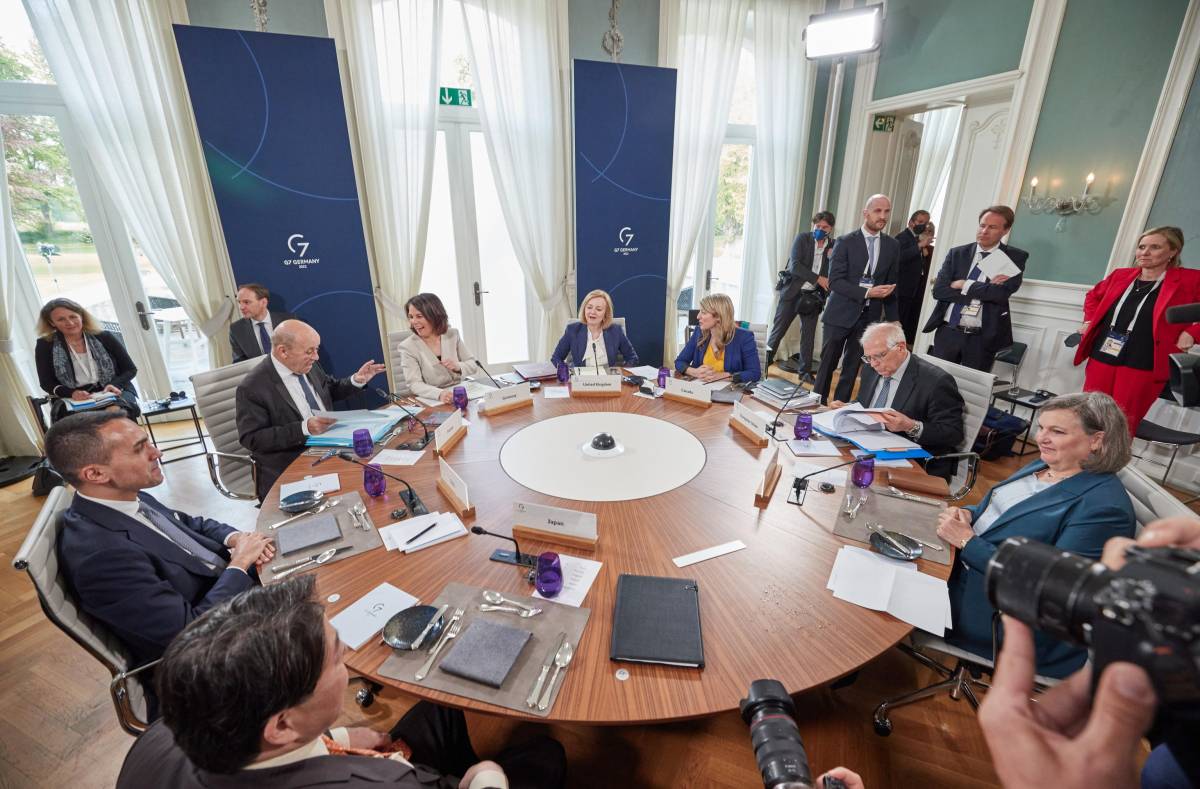 Il G7 avverte la Russia: "Non riconosceremo i nuovi confini"