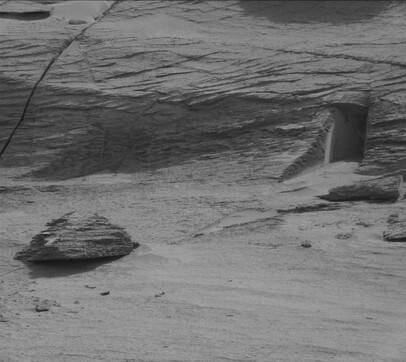 Fotografata su Marte una "porta"