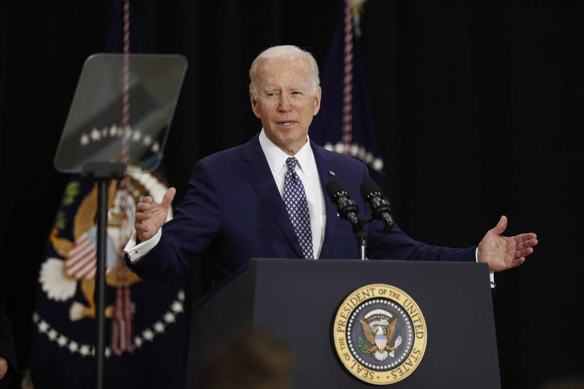 Biden piange per le vittime. "Suprematismo come veleno"