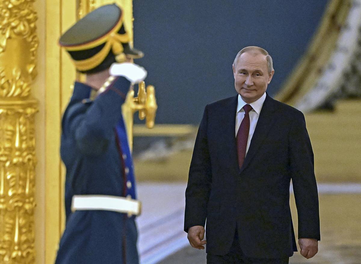 Sanzioni, lo schiaffo di Putin. "La nostra economia resiste". Il giallo dell'attentato allo Zar