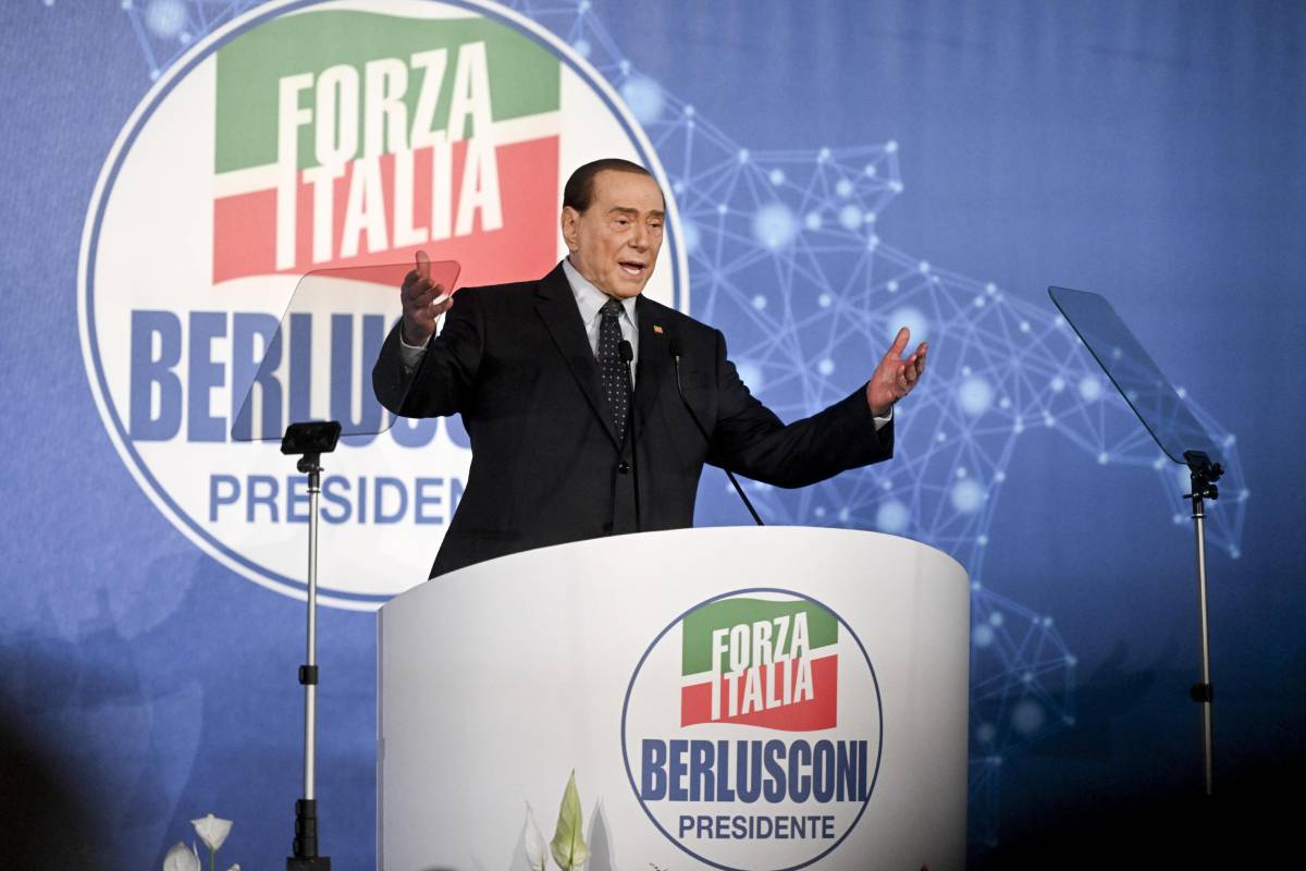 Berlusconi: "Il centrodestra è la maggioranza naturale del Paese"