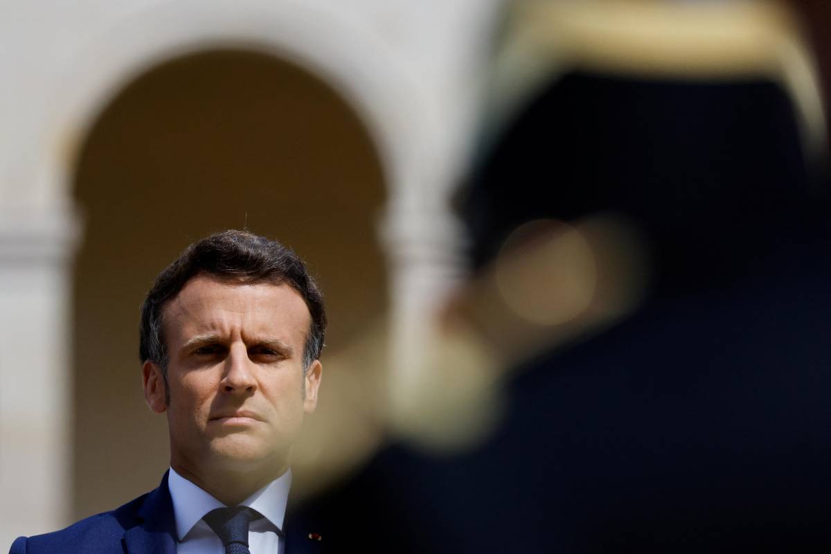 Crollo Macron, il presidente è zoppo