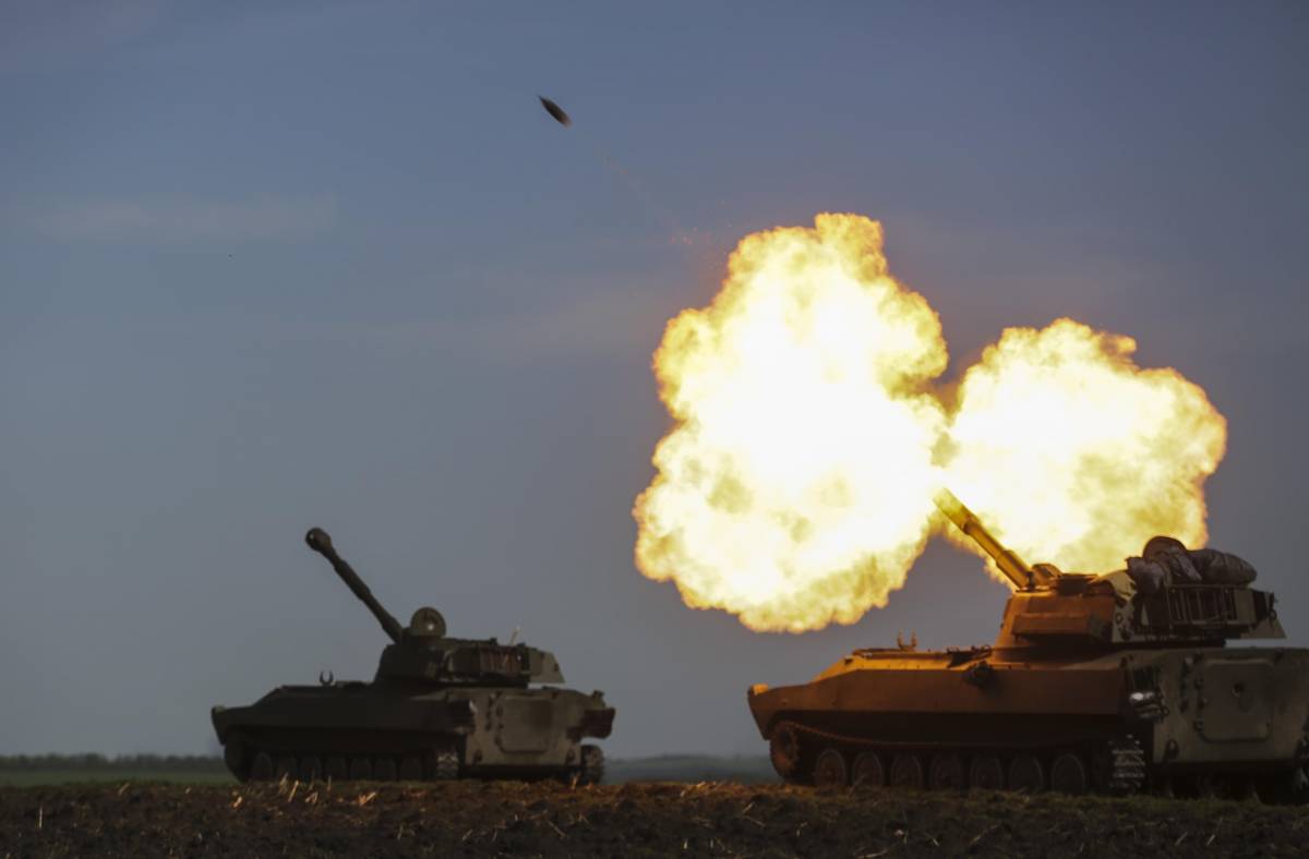 Eplosioni, missili e sirene: notte di fuoco in Ucraina