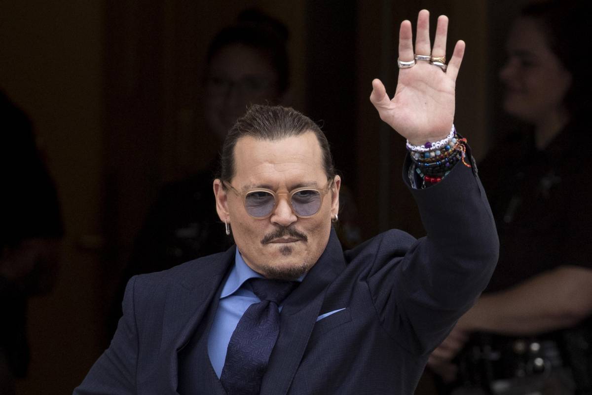 "Johnny Depp vuole rinunciare ai milioni che gli deve Amber Heard": parlano gli avvocati