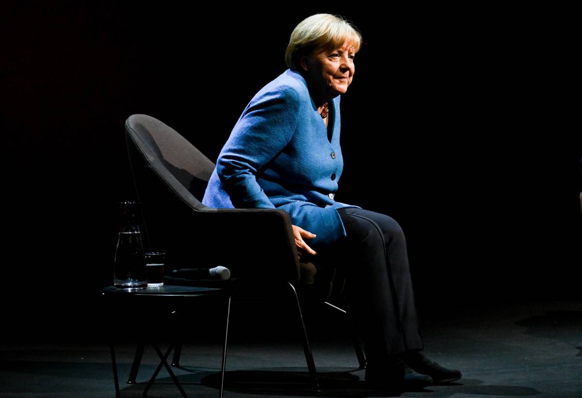 Ora la Merkel confessa: "Ecco perché sono arrivati i tremori..."