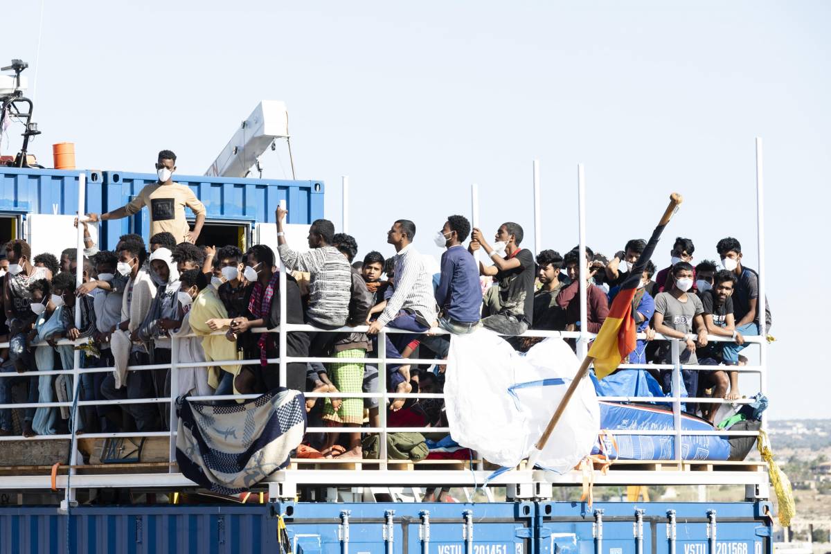 Lampedusa chiede aiuto. Lamorgese la ignora: "Affollamenti inevitabili"