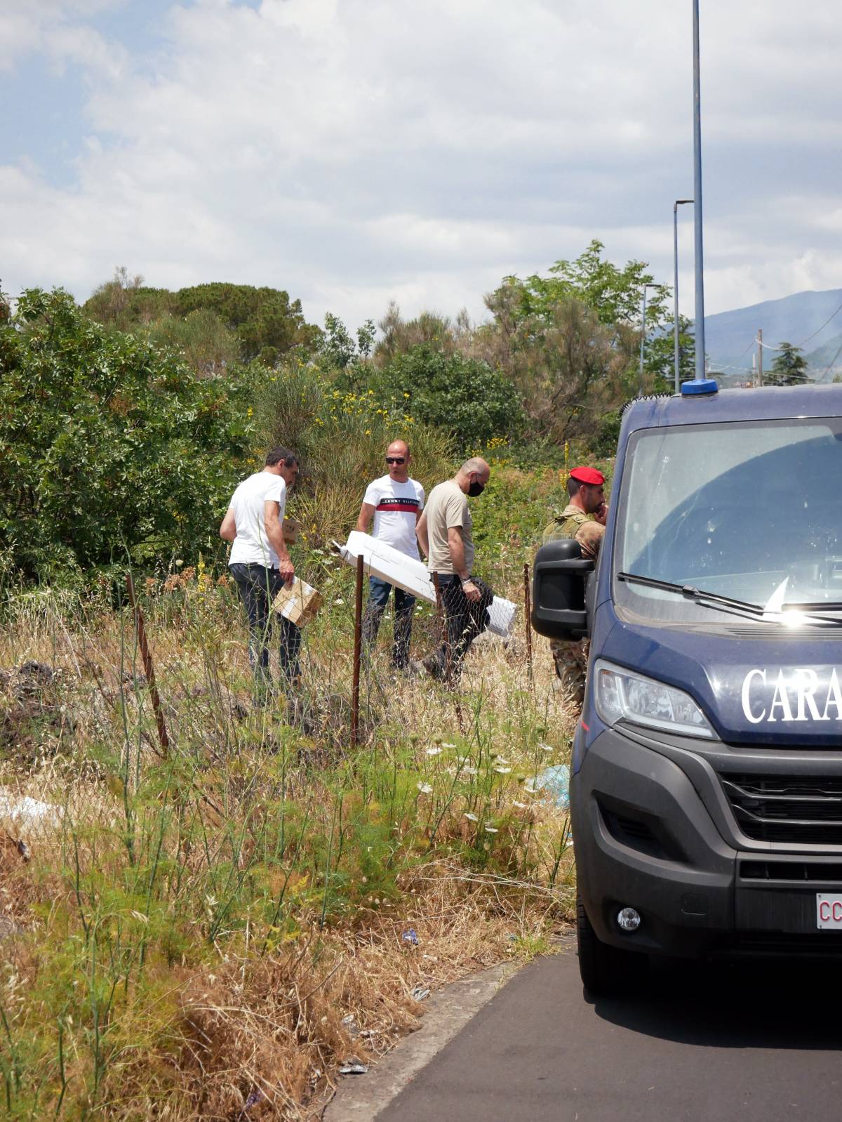 L'arma del delitto scomparsa e la messa in scena sul corpo: i buchi nell'omicidio di Catania