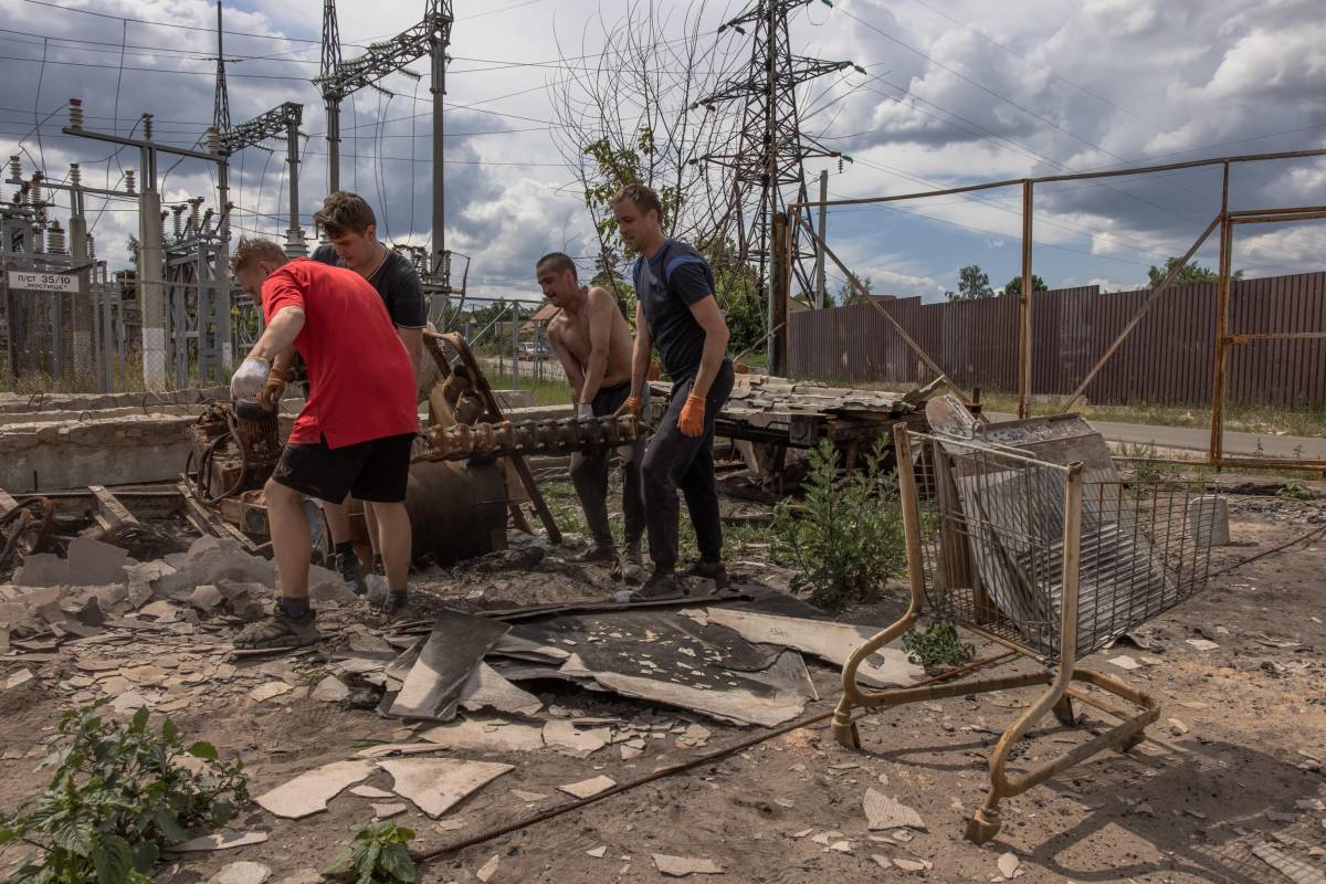 La nuova lunga notte di combattimenti nel Donbass