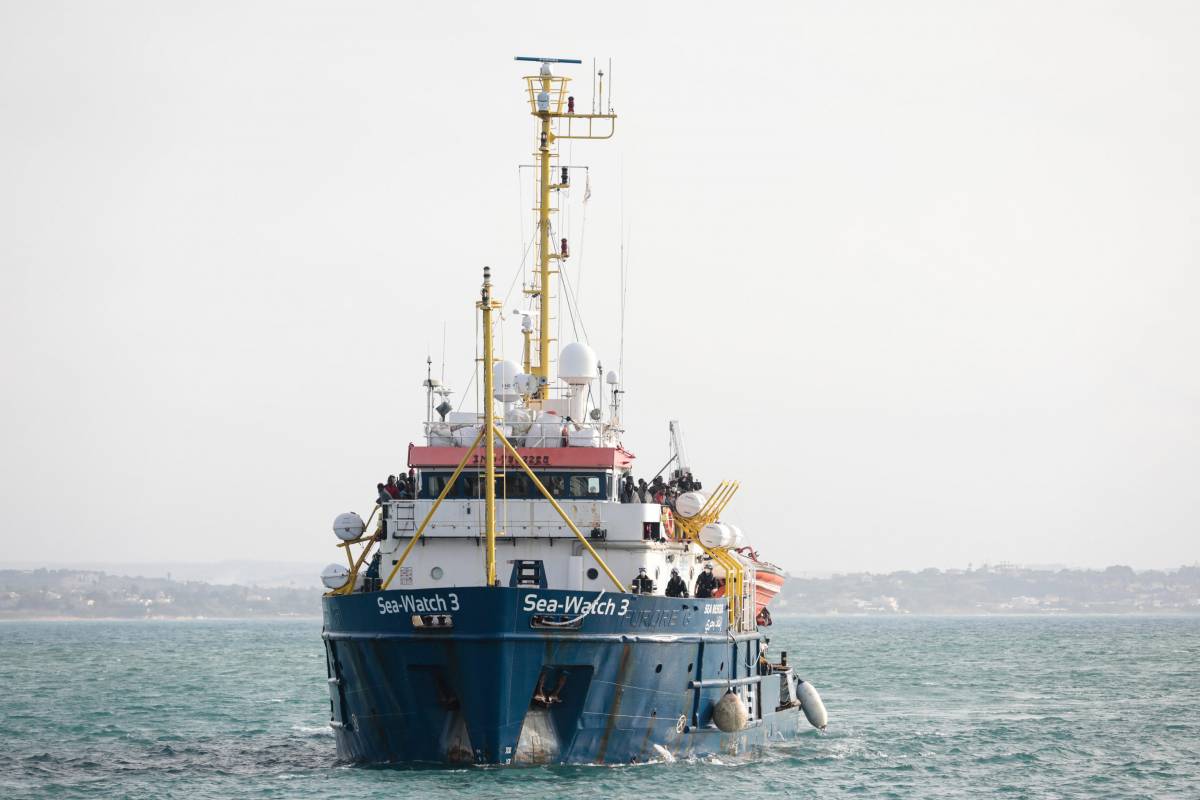 "Ci servono 100mila euro". Sea Watch batte cassa per riprendere il largo