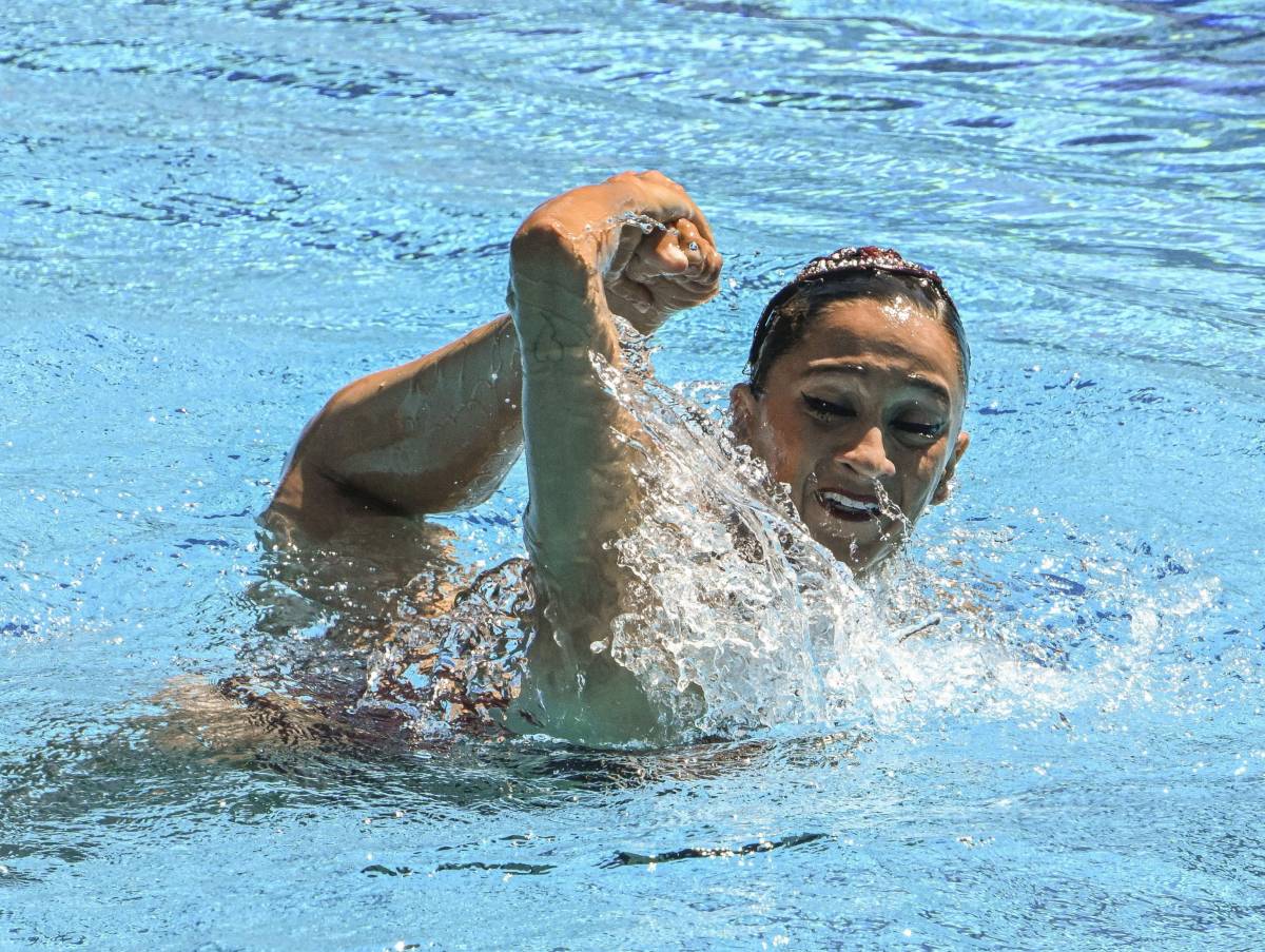 Sviene in acqua, salvata dall'allenatrice: paura ai Mondiali di nuoto