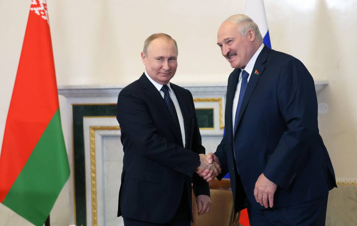 https://img.ilgcdn.com/sites/default/files/styles/xl/public/foto/2022/06/25/1656173519-putin-lukashenko.jpg?_=1656173519