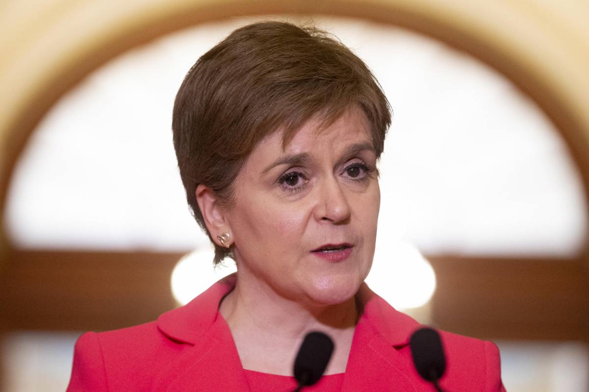 Tegola sull'ex leader scozzese Sturgeon: arrestato il marito