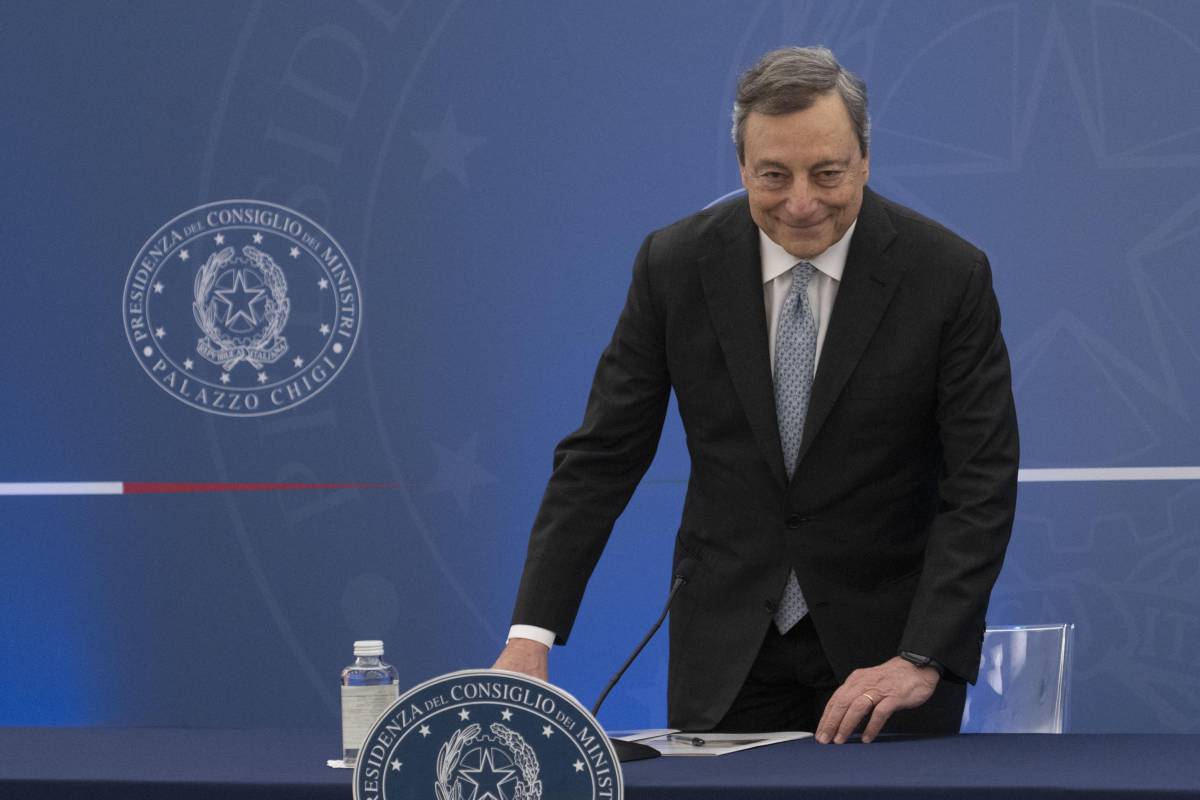Draghi drammatizza la crisi: "Ora i 5s facciano chiarezza"