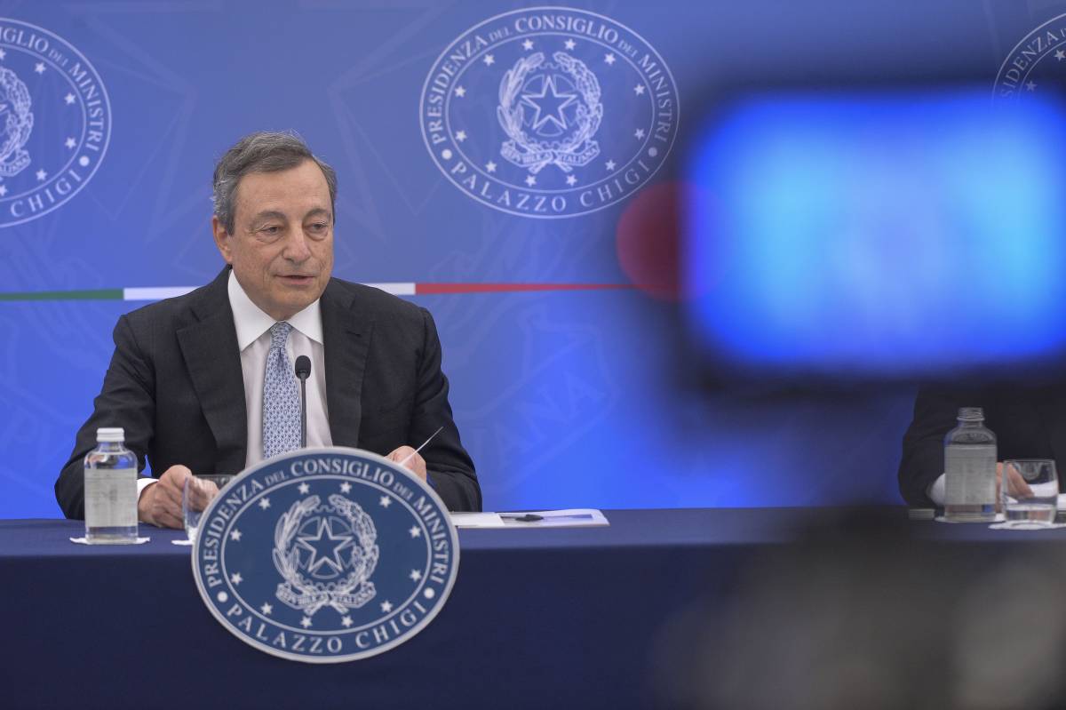 Ultimatum di Draghi ai partiti: "Non sono disponibile a un bis. Ora Conte dica cosa vuol fare"