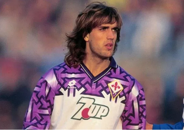 Gabriel Omar Batistuta con la maglia della Fiorentina nel 1992