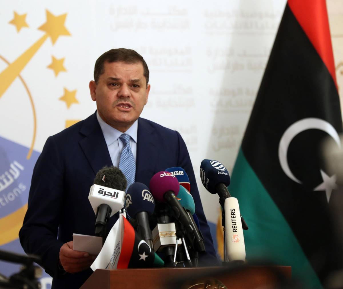 Libia, assalto al potere. E il premier Dbeibah: "Dimissioni e poi si voti"