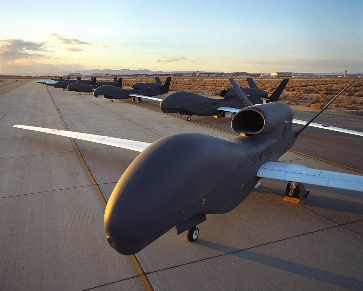 Raid, avvertimenti e voli spia: continua la guerra dei droni in Ucraina