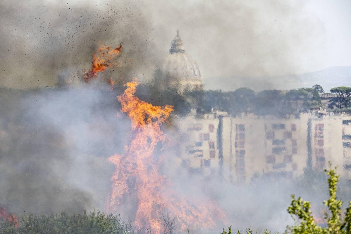 Roma brucia ancora: aperta inchiesta per il rogo di valle Aurelia