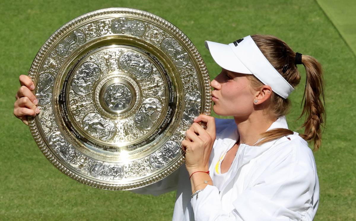 Tennis, Elena Rybakina trionfa a Wimbledon