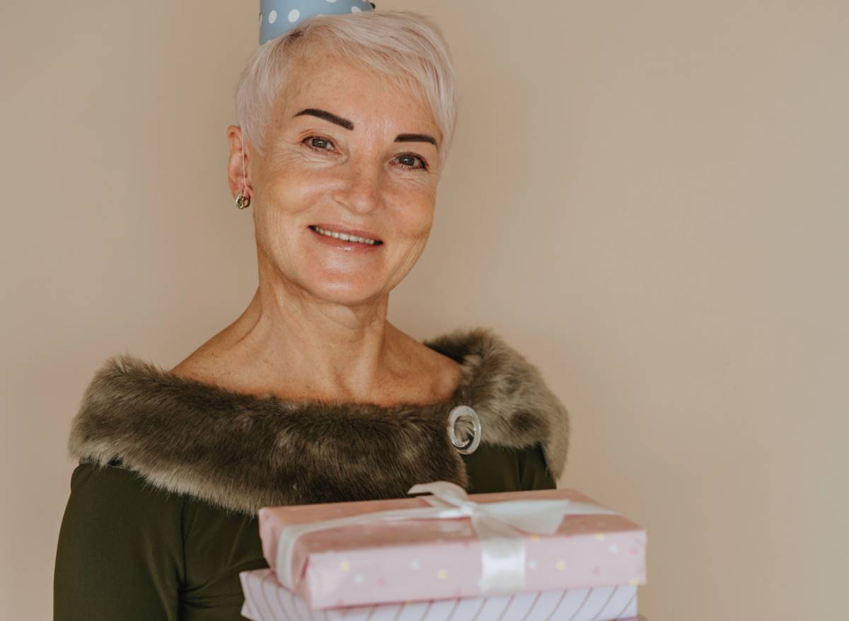 Cosa regalare a una donna di 70 anni? Tante idee per il regalo perfetto ilGiornale.it Cosa regalare a una donna di 70 anni? Tante idee per il regalo perfetto ilGiornale.it