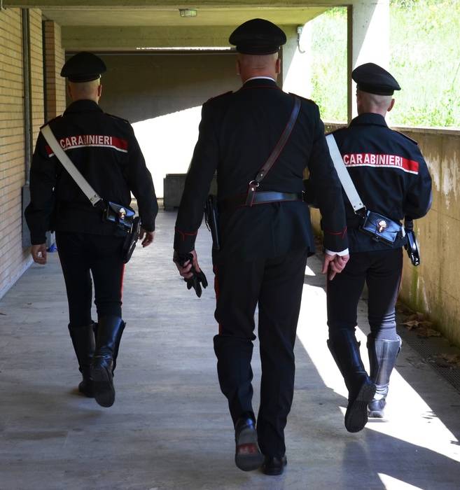 Una pattuglia dei carabinieri in provincia di Pisa (foto di repertorio)