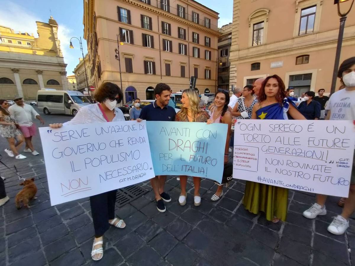 I sit-in per Draghi: "In piazza per la competenza"