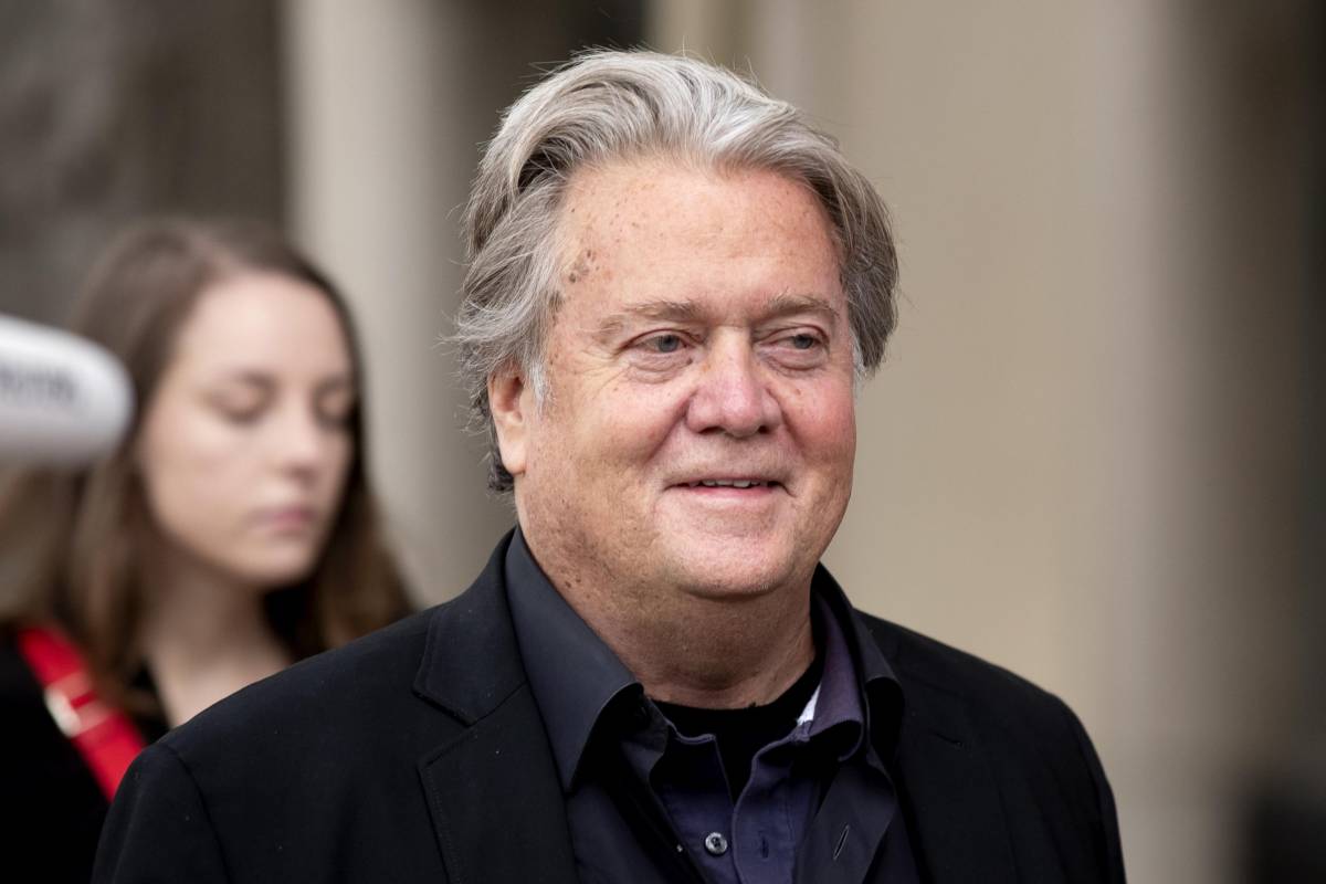 Bannon-show. Via al processo all'ex stratega di Donald Trump