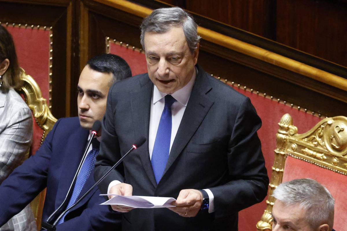 L'appello di Draghi in Senato: "L'unica strada è ricostruire il patto di unità nazionale"