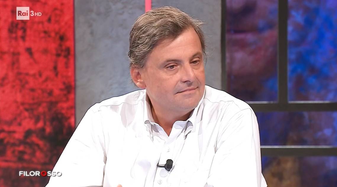 "Ha iniziato a destra, ora è a sinistra". Così Calenda distrugge Conte